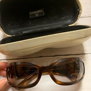 CHANEL SUNGLASS